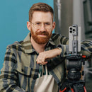 Man demonstrating Kondor Blue Stalman Clamp holding iPhone on tripod for vertical content creation