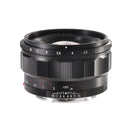 The Voigtlander 35mm f1.4 Nokton Classic in black on a white background.