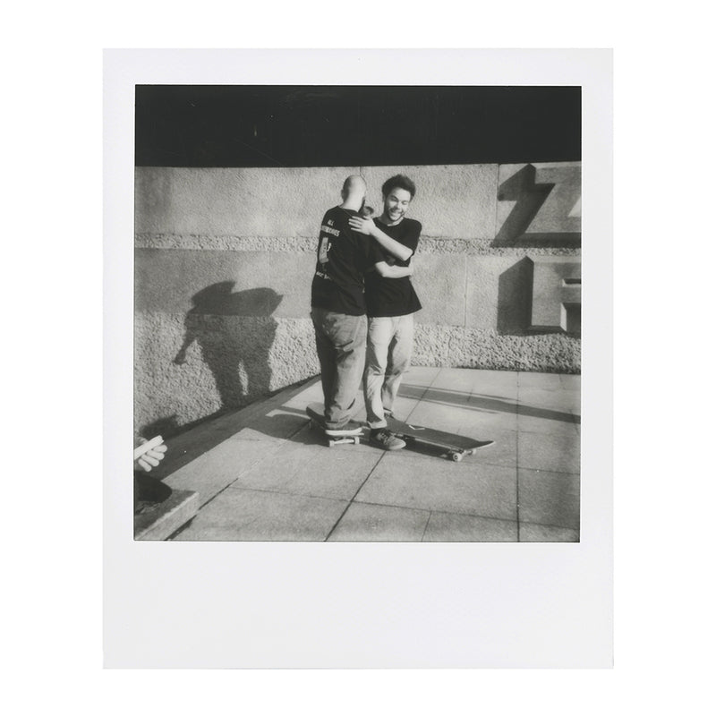 Polaroid-Originals-600-Type-Film-Black-And-White-view-2